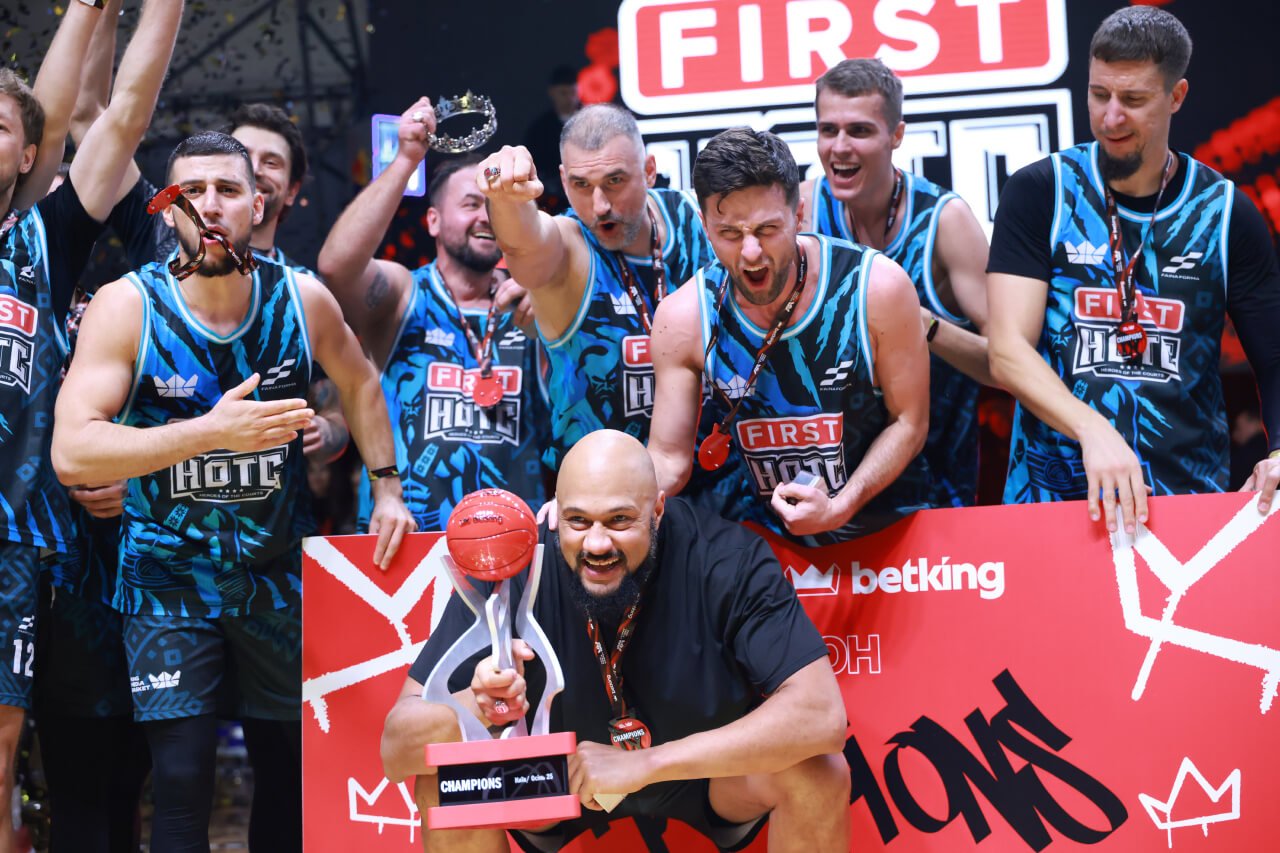 Команда FIRST HOTС завоевала чемпионство в дебютном сезоне медиа-баскетбола